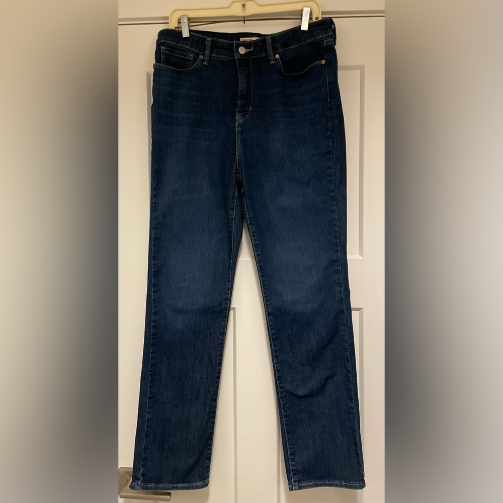Levis Shaping High-Rise Straight Jeans